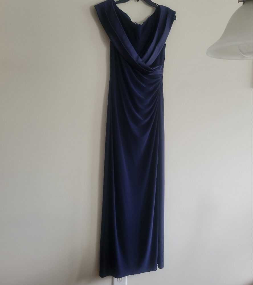 Stunning Ralph Lauren Evening dress EUC Size 8